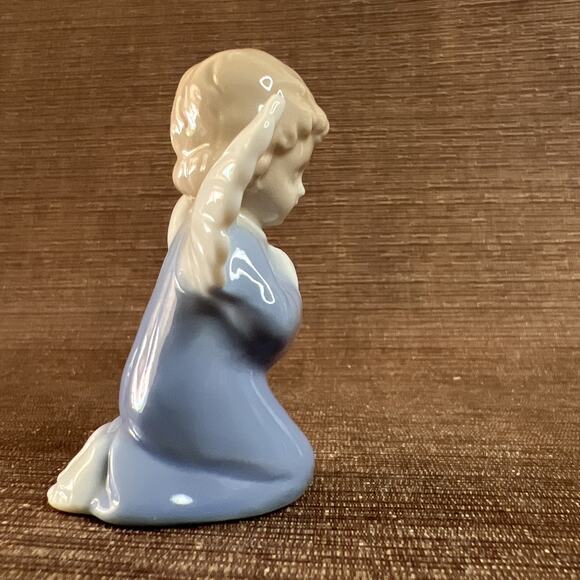 Vintage Praying Angel Figurines – Blue & White Ceramic Boy & Girl – Japan VTG - Picture 12 of 16